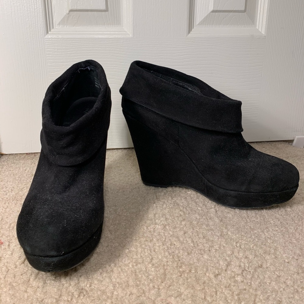 La Victoire Ankle Booties Willma Platform Wedge